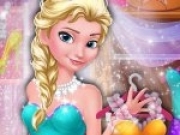 Play Elsas Secret Wardrobe