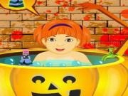 Play Halloween baby bathing