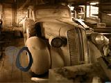 Play Old big garage escape