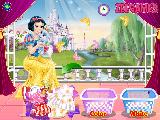 Play Snow white washing clothes