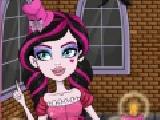 Play Draculaura s fangtastic makeover
