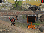 Play         Moto Trials Junkyard