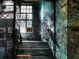 Play Old ruined house escape